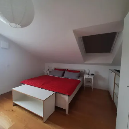 Apartment Strawberry